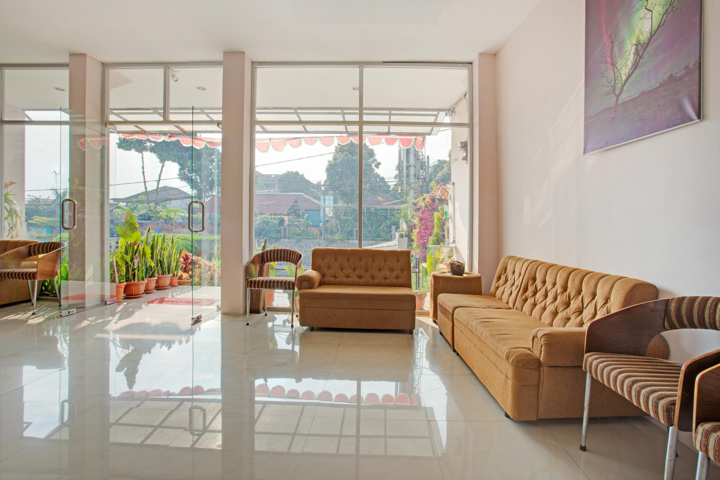 Super Oyo Collection O 3876 The Aurora Inn Lembang Exteriör bild